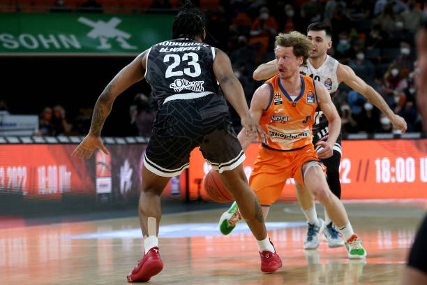 樊振东这样 樊振东这样