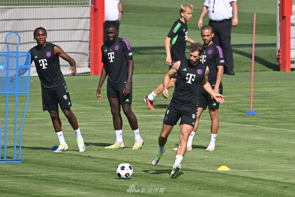 希罗首节得分上双，禁区压哨补篮率热火领先.