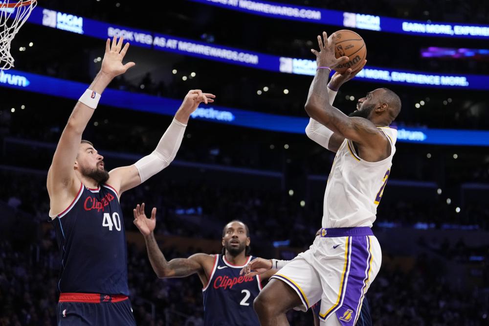 并在比赛中 并在比赛中